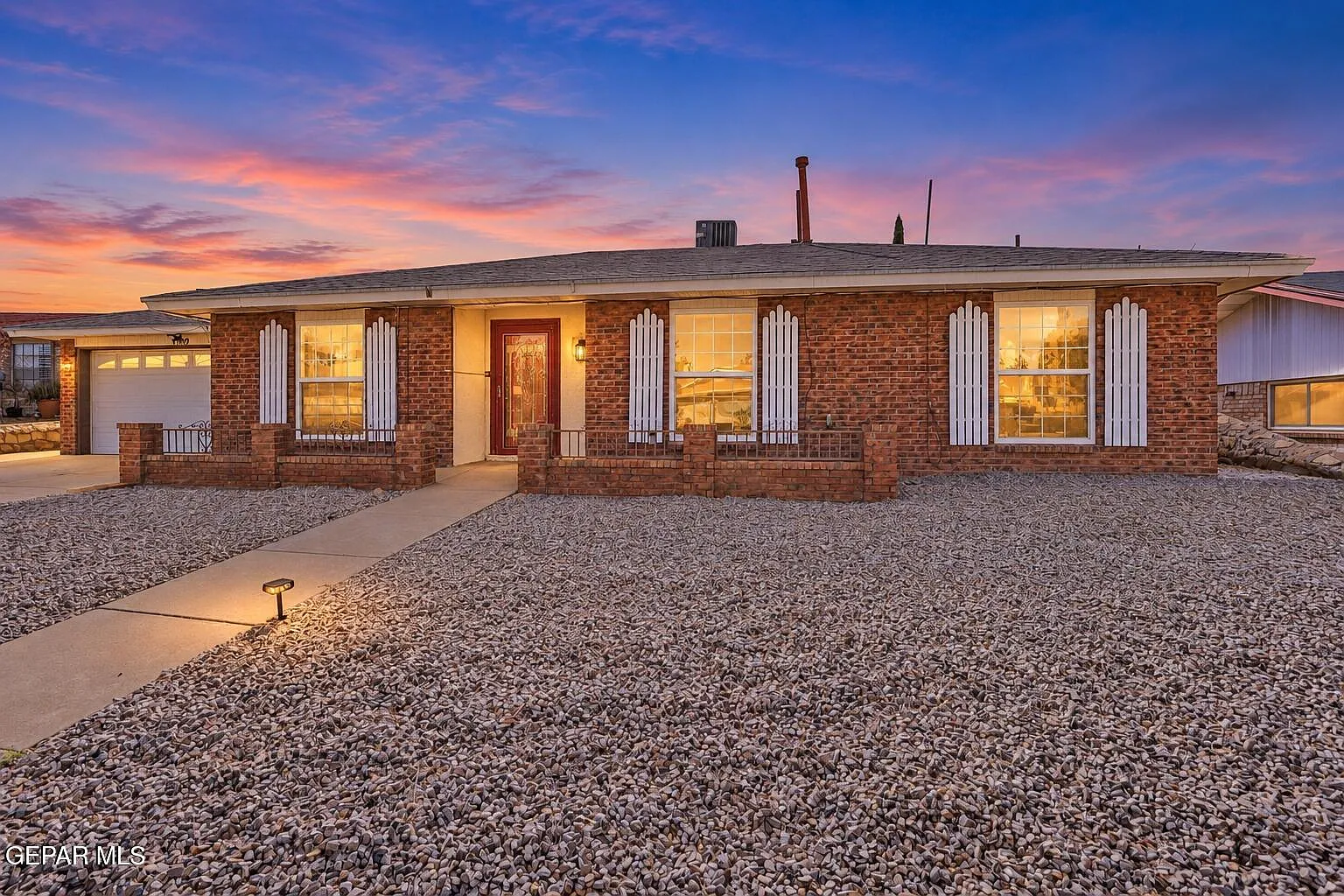 4 bed, 2.0 bath, 2079 sqft, $2,395 — Photo 3