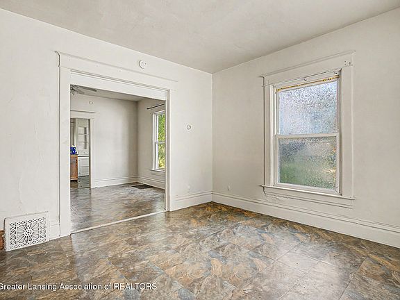 4th image of 133/135 Woodlawn Ave