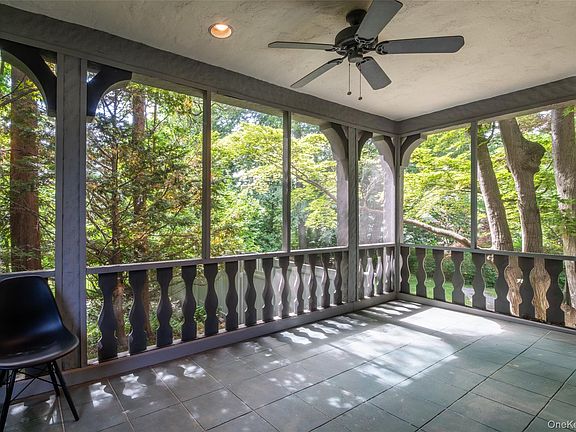 4th image of 550 Forest Avenue