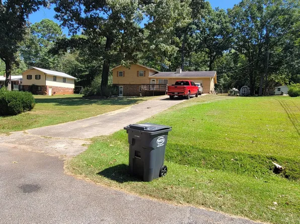 150 N Lake Dr, Lagrange, GA 30240