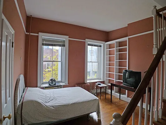 Rented by Aryeh Realty | media 11