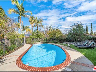 (Undisclosed Address), Woodland Hills, CA, 91367