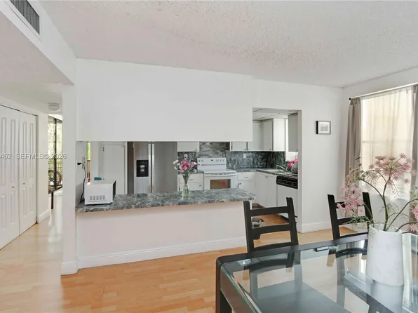 20381 NE 30th Ave #220, Miami, FL 33180