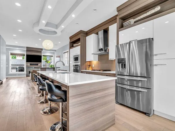 2417 N 25th Ave NW, Calgary, AB T2M 2C6