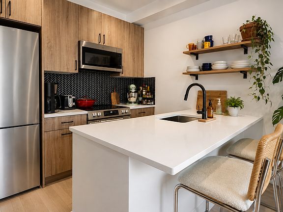 3rd image of 126 Winthrop St #4