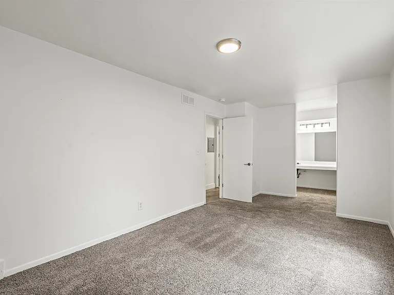 French Quarter Apartments — Photo 18
