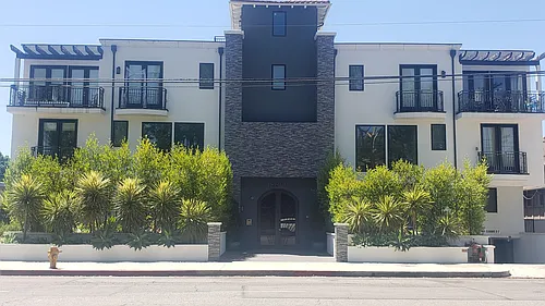 15200 Magnolia Blvd #302 Photo 1