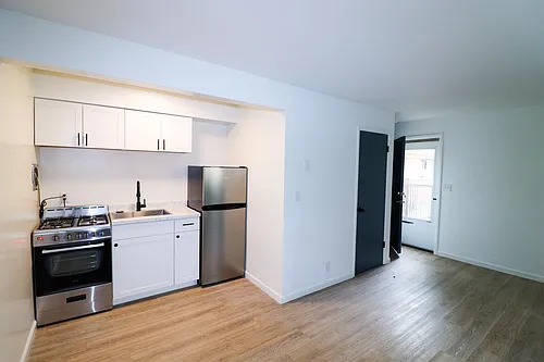 1818 Sutton Avenue Photo 1