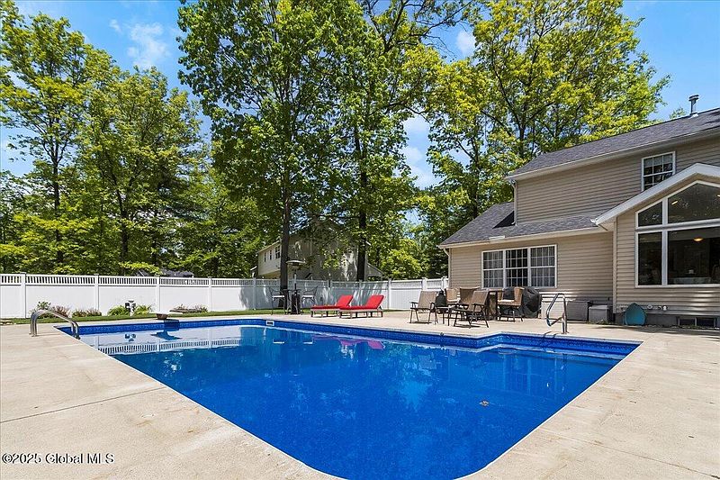 5th image of 229 Drummond Drive