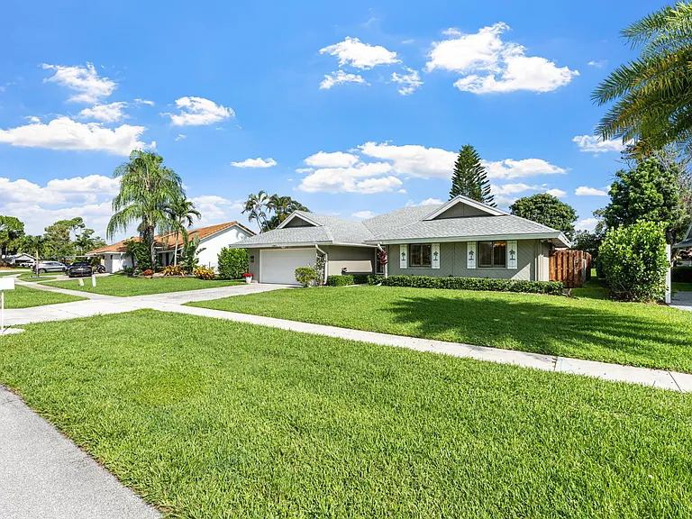 13471 Barberry Dr — Photo 23