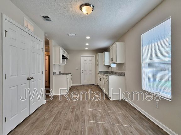 4th image of 2271 W 23rd St