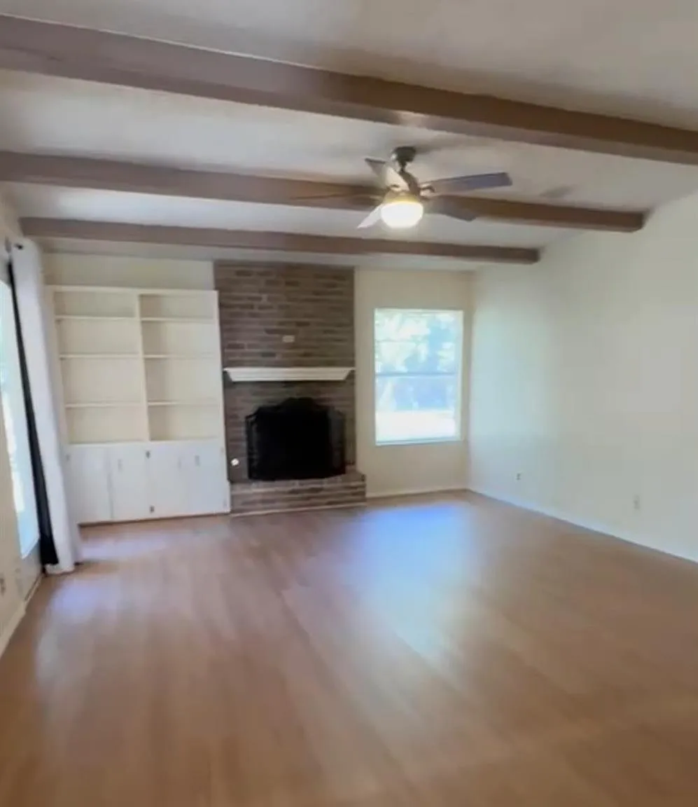 3 bed, 2.0 bath, 1498 sqft, $2,450 — Photo 2