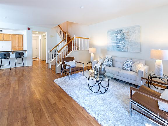 2nd image of 28226 Canterbury Ct