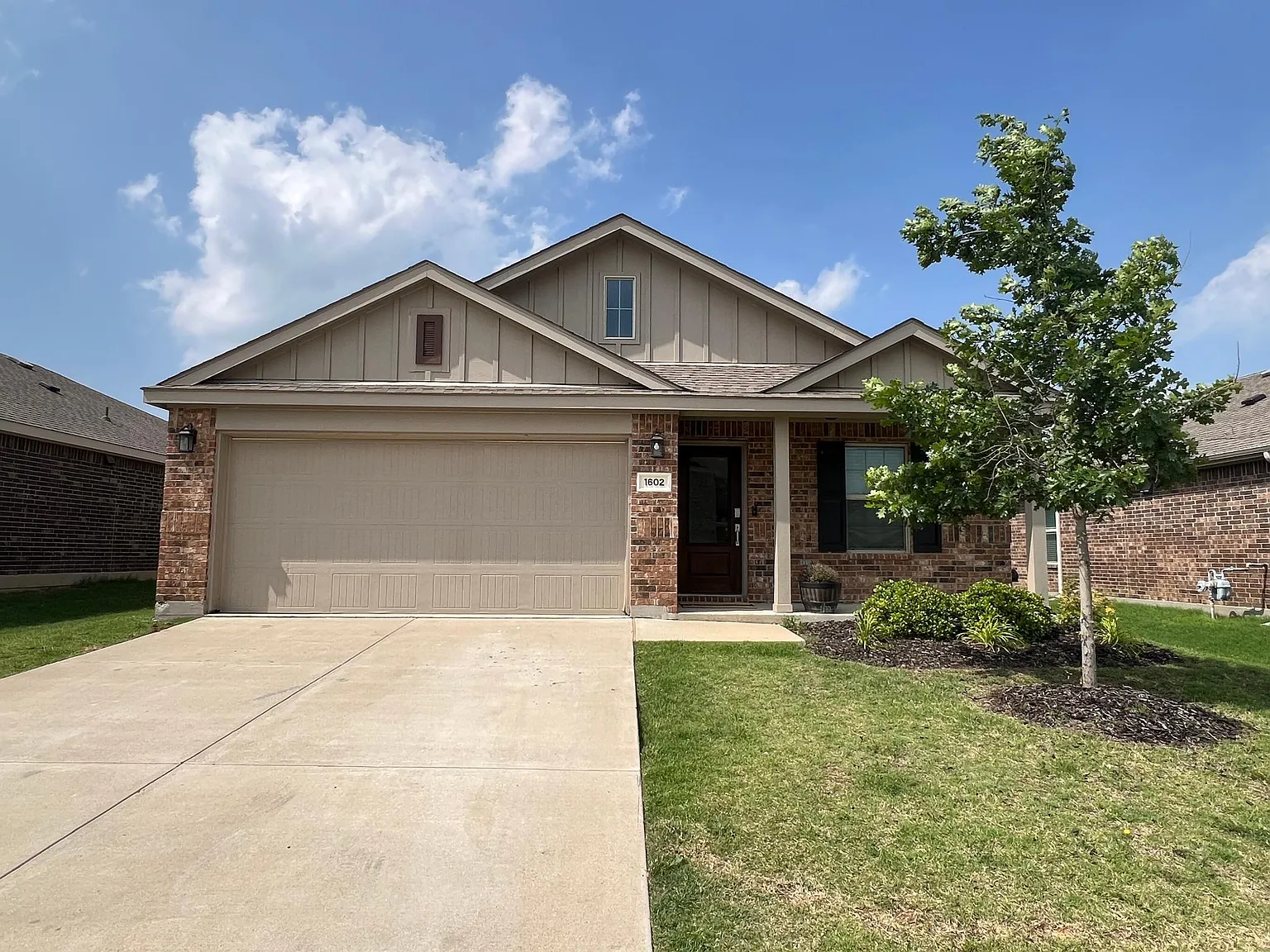 1602 Westfall Dr — Photo 2