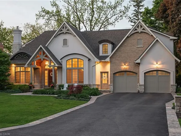 209 Donessle Dr, Oakville, ON L6J 3Y7