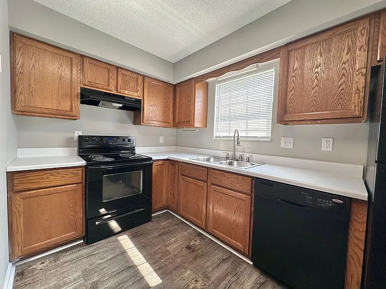 Rand 938 Townhomes — Photo 37