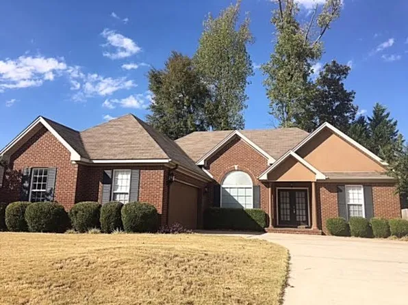 1913 Pleasant Dr, Muscle Shoals, AL 35661