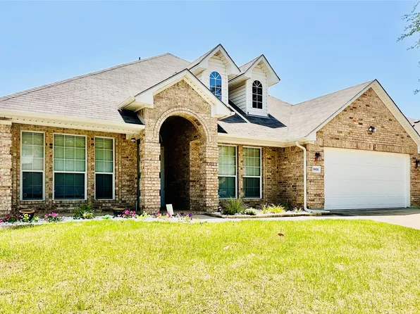 5851 Lorenzo Dr, Grand Prairie, TX 75052