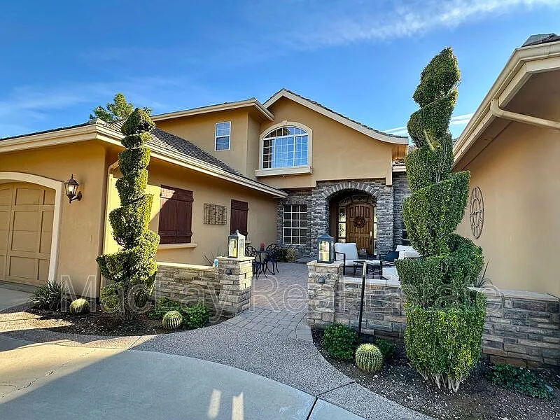 5 bed, 4.0 bath, 4448 sqft, $6,900 — Photo 4