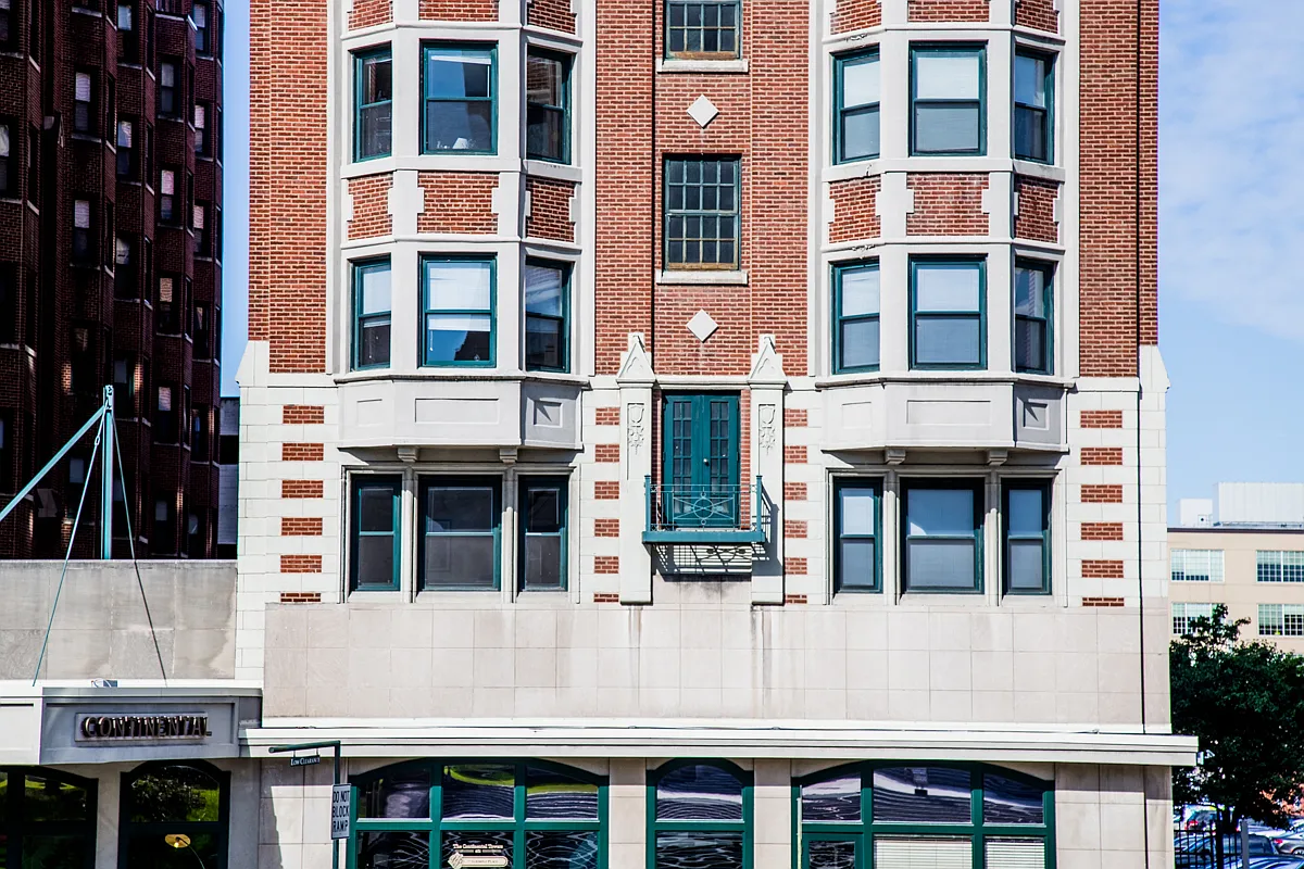 Continental Towers — Photo 2