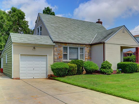 2nd image of 149 Willow St