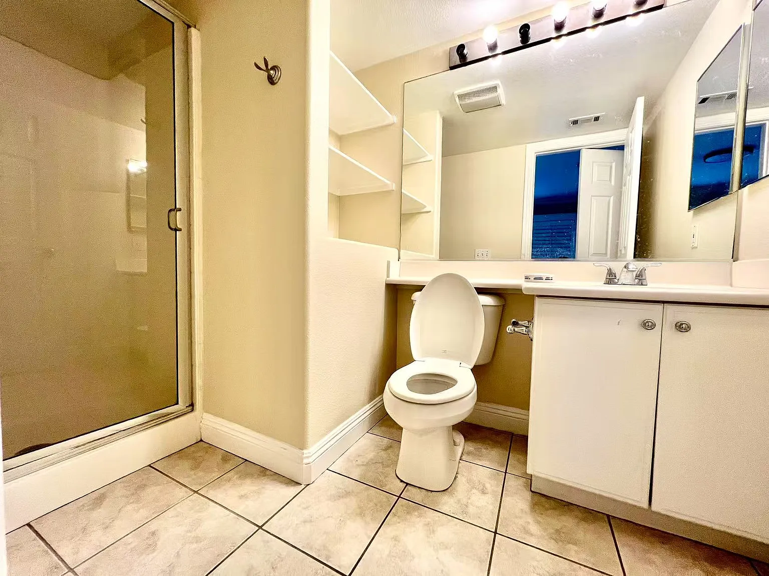 3 bed, 1750 sqft, $4,700 — Photo 4