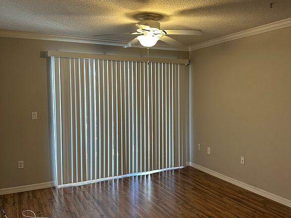 5th image of 1910 Summer Club Dr APT 106