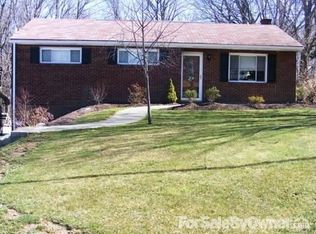 49 Laurel Ridge Rd, Coraopolis, PA 15108