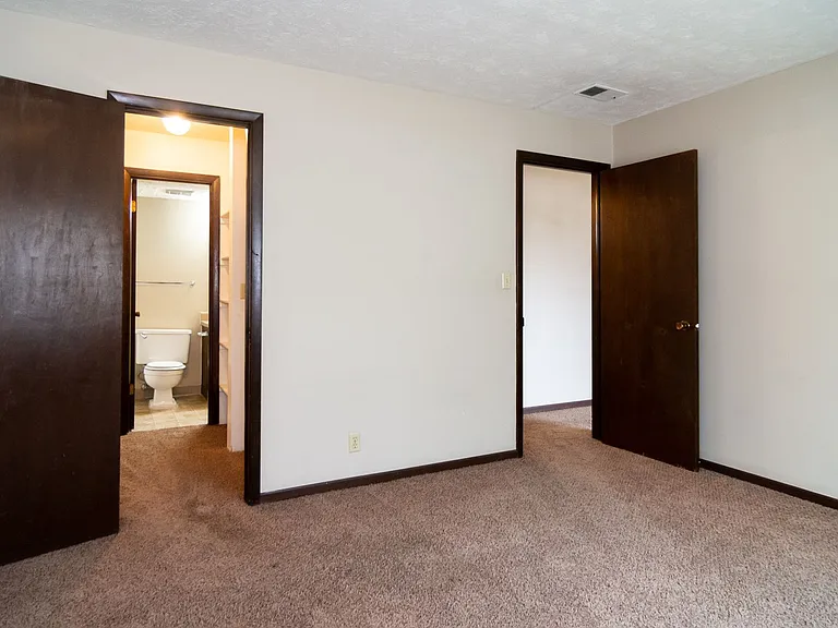 Country Club Lincoln — Photo 15