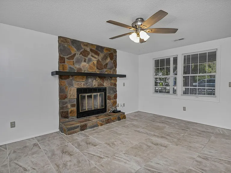 220 N Donar Dr — Photo 10
