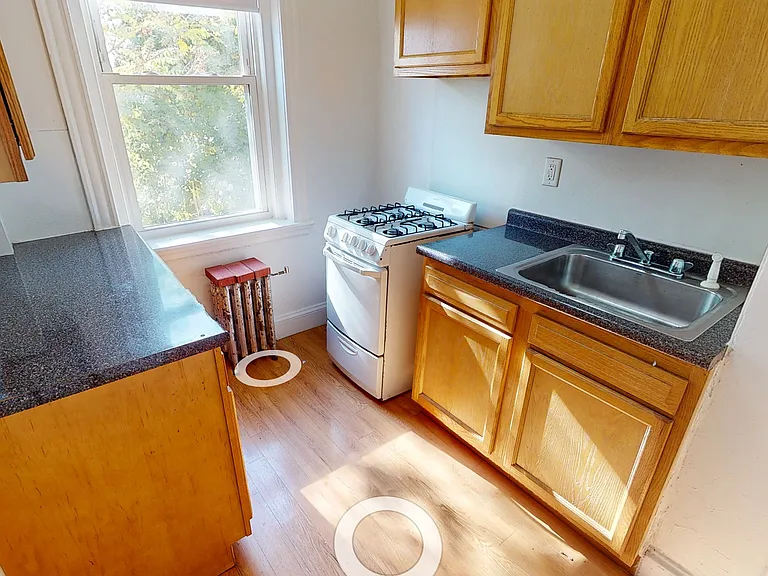 70 Chiswick Rd #12A — Photo 2