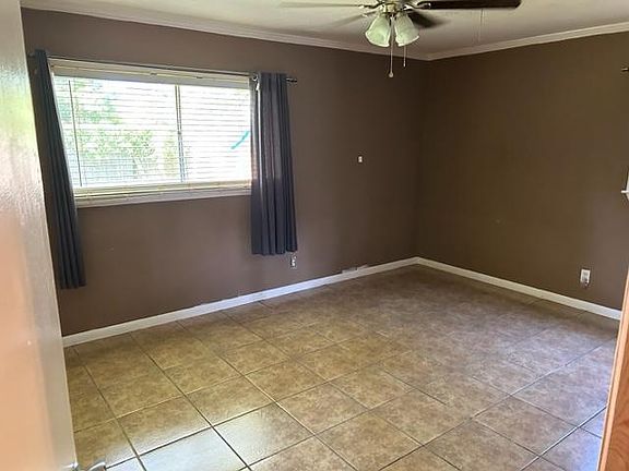 5th image of 105 Berkshire Ln