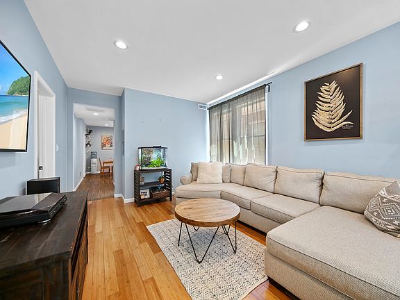 2nd image of 2835 N Melvina Ave