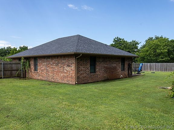 4th image of 70 Hardrock Ln