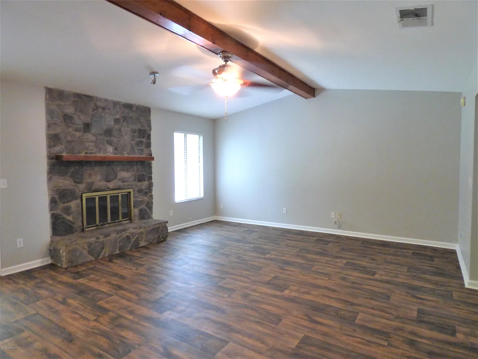 3 bed, 2.0 bath, 1436 sqft, $2,100 — Photo 2