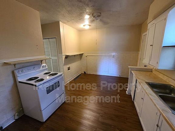 3rd image of 304 S Van Buren St
