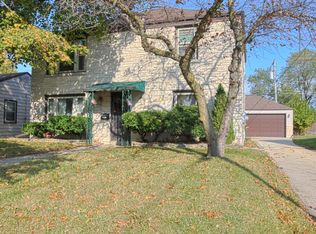 1612 E Norwich Ave #1612A, Saint Francis, WI 53235