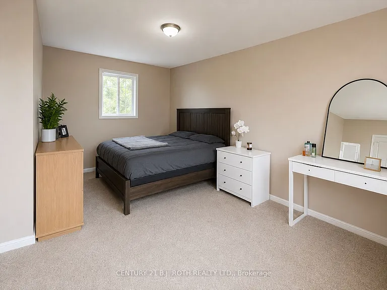 56 Livingstone St W — Photo 6