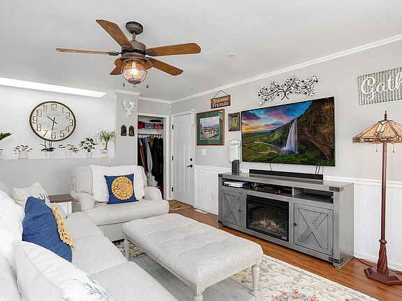 2nd image of 9469 Grandview Ave