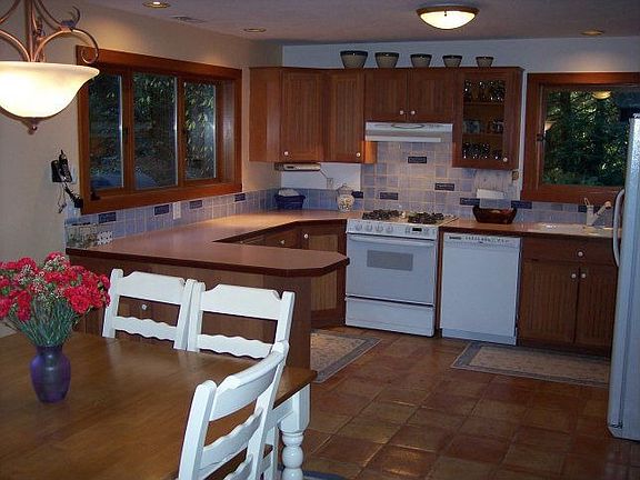 Country kitchen w/ terracotta tile