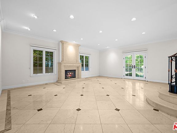 3rd image of 204 Foothill Rd