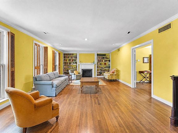 4th image of 1635 Milford St