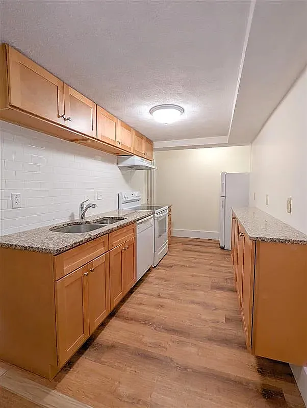 170 Highland Ave — Photo 2