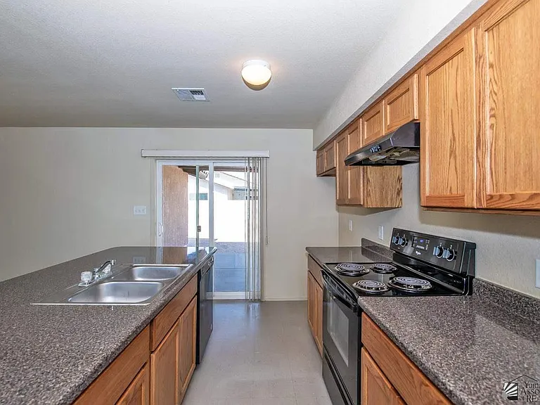 3657 S Benson Ave — Photo 7