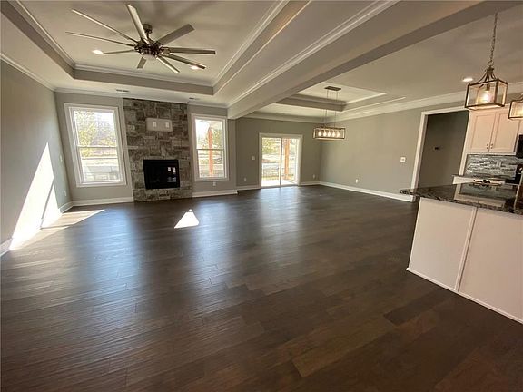 5th image of 800 SE Sparrow Ct