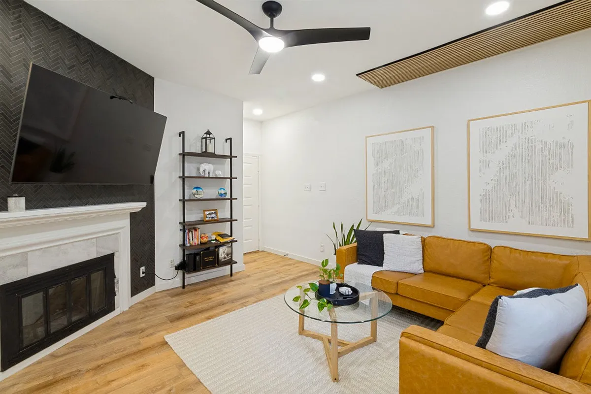 Building Photo - 3904 Rawlins St #112