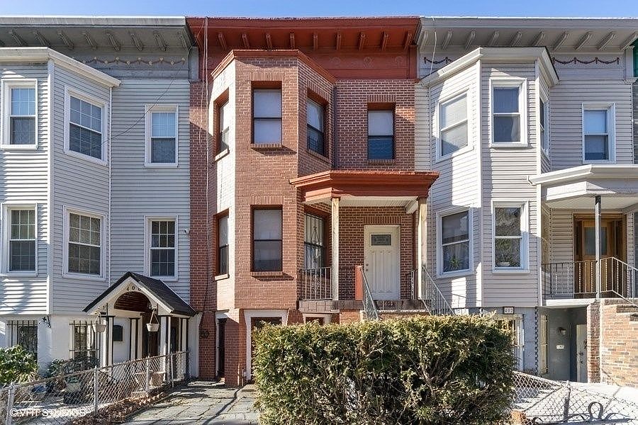 1st image of 404 E 16th St