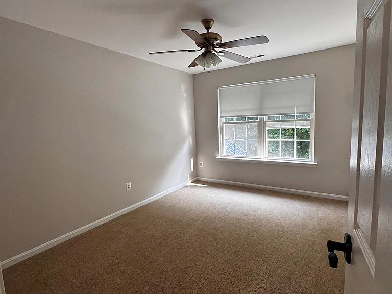 23063 Pembrook Dr — Photo 35