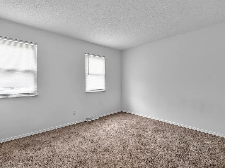 1602 Amblewood Dr #5 — Photo 8