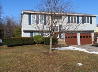 7090 Brandywine Dr, Derby, NY 14047